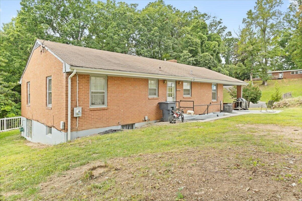 1019 Silverwood RD - Photo 32