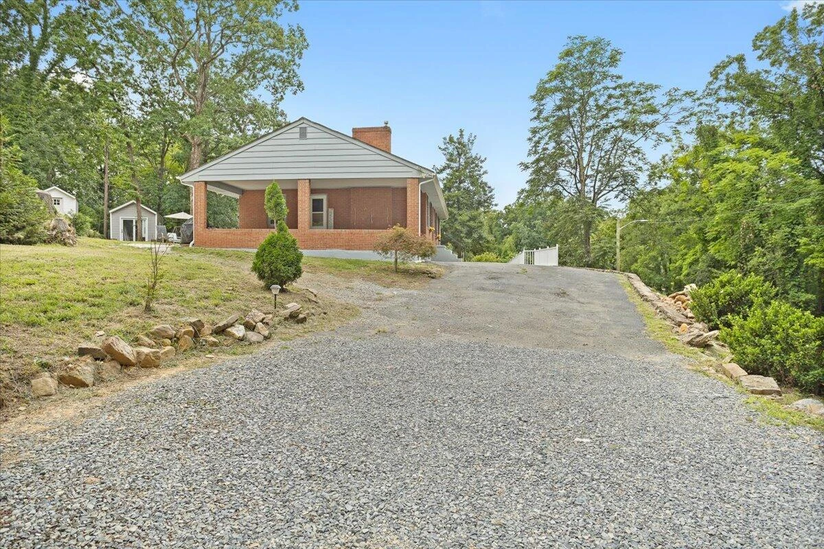 1019 Silverwood RD - Photo 4