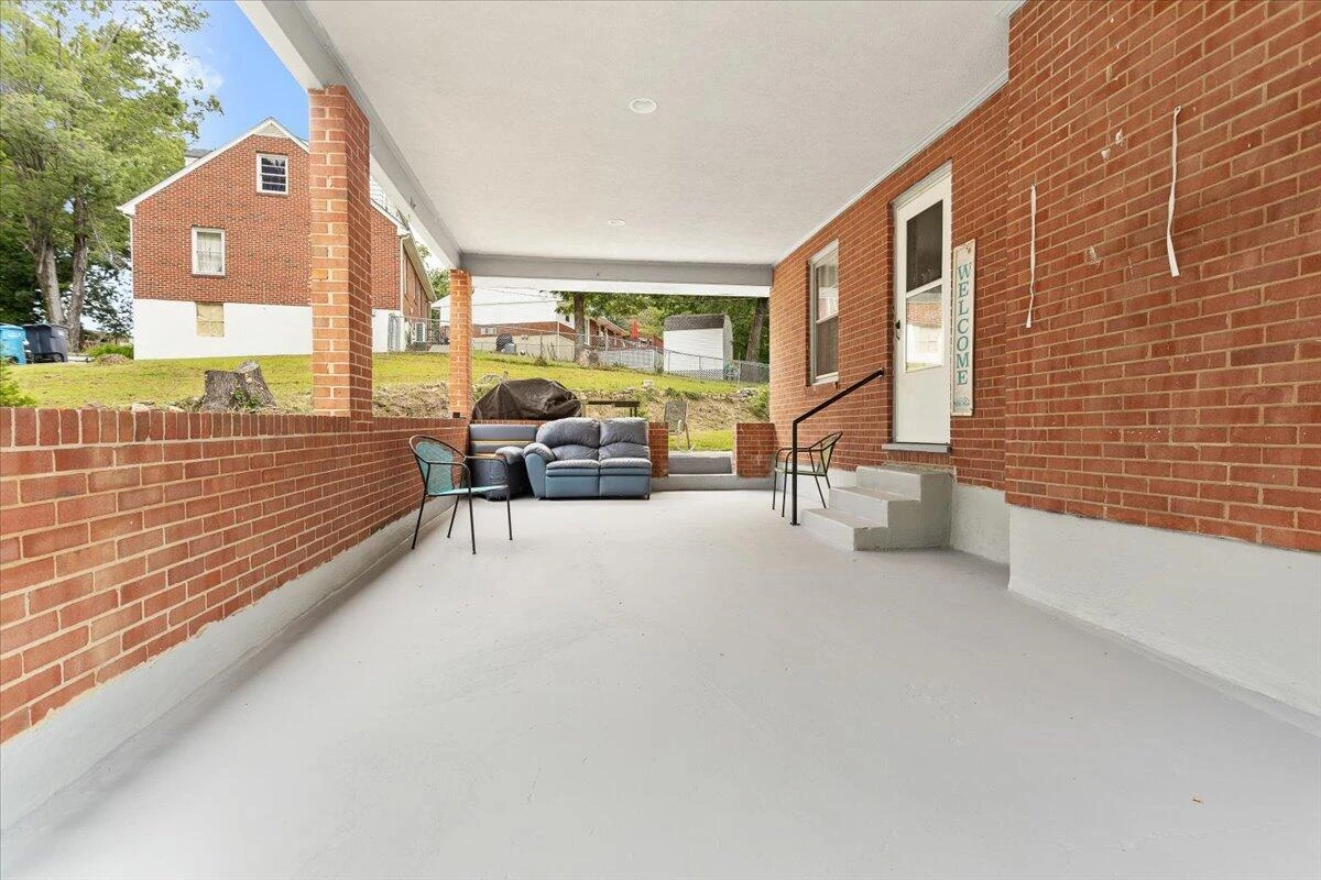 1019 Silverwood RD - Photo 5