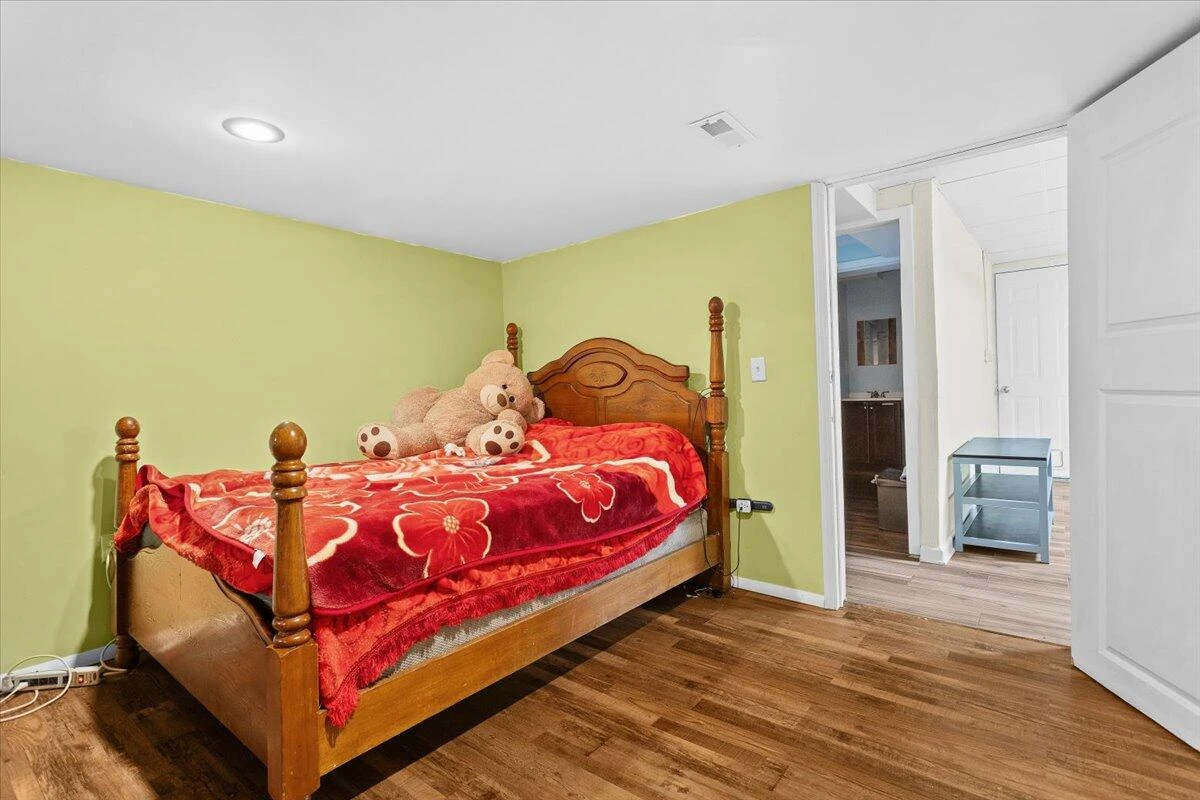 1019 Silverwood RD - Photo 6