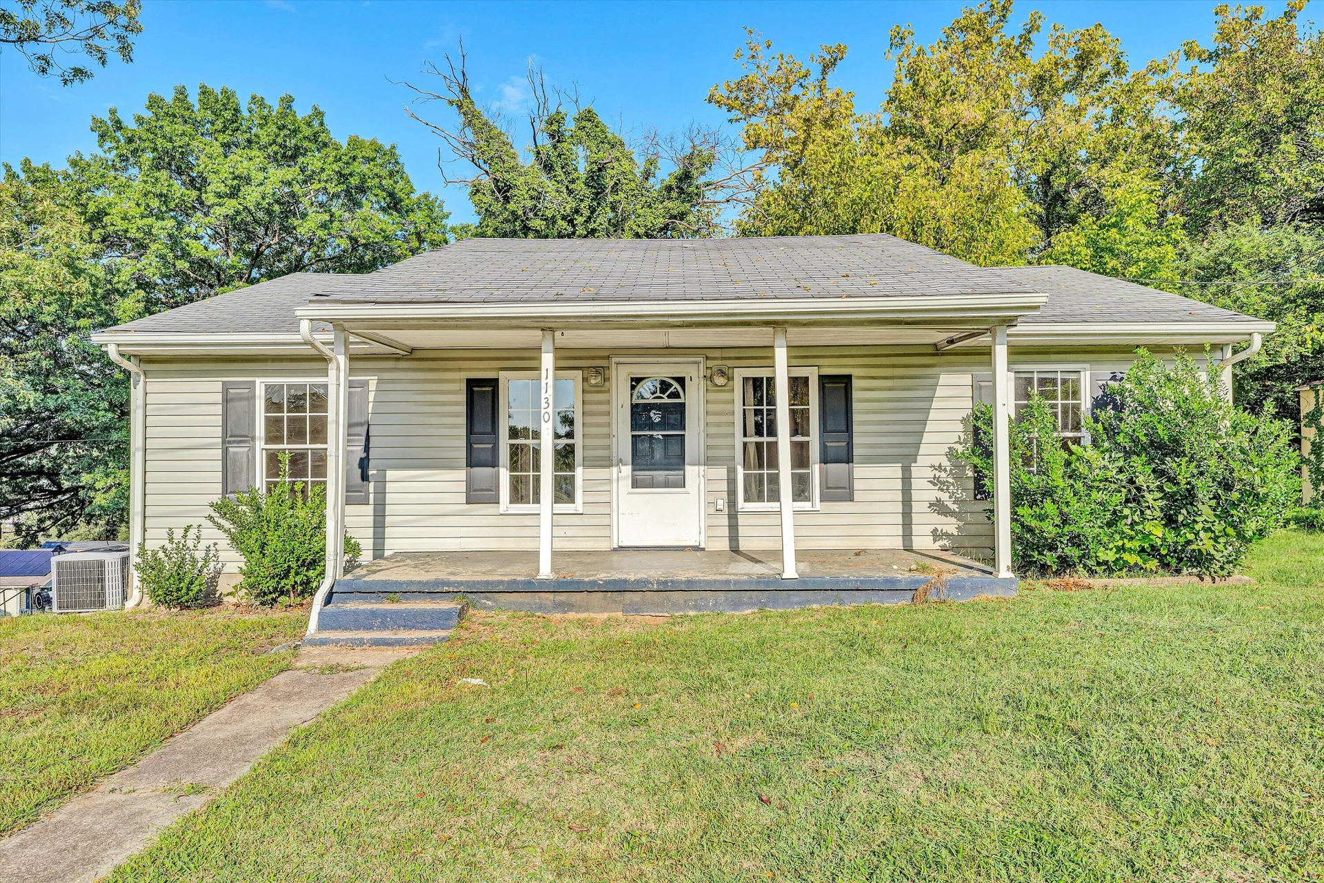 1130 Van Buren ST