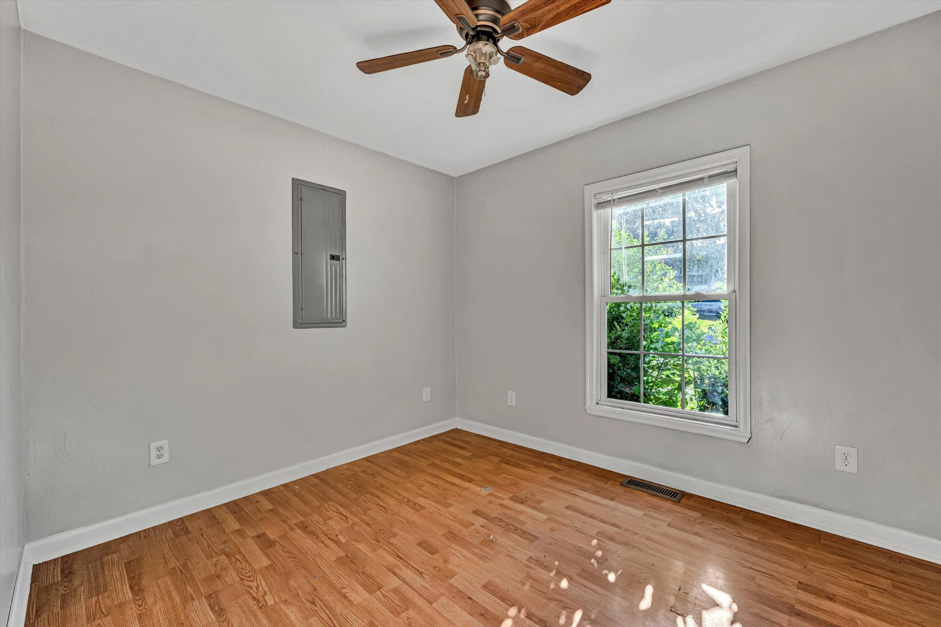 1130 Van Buren ST - Photo 12