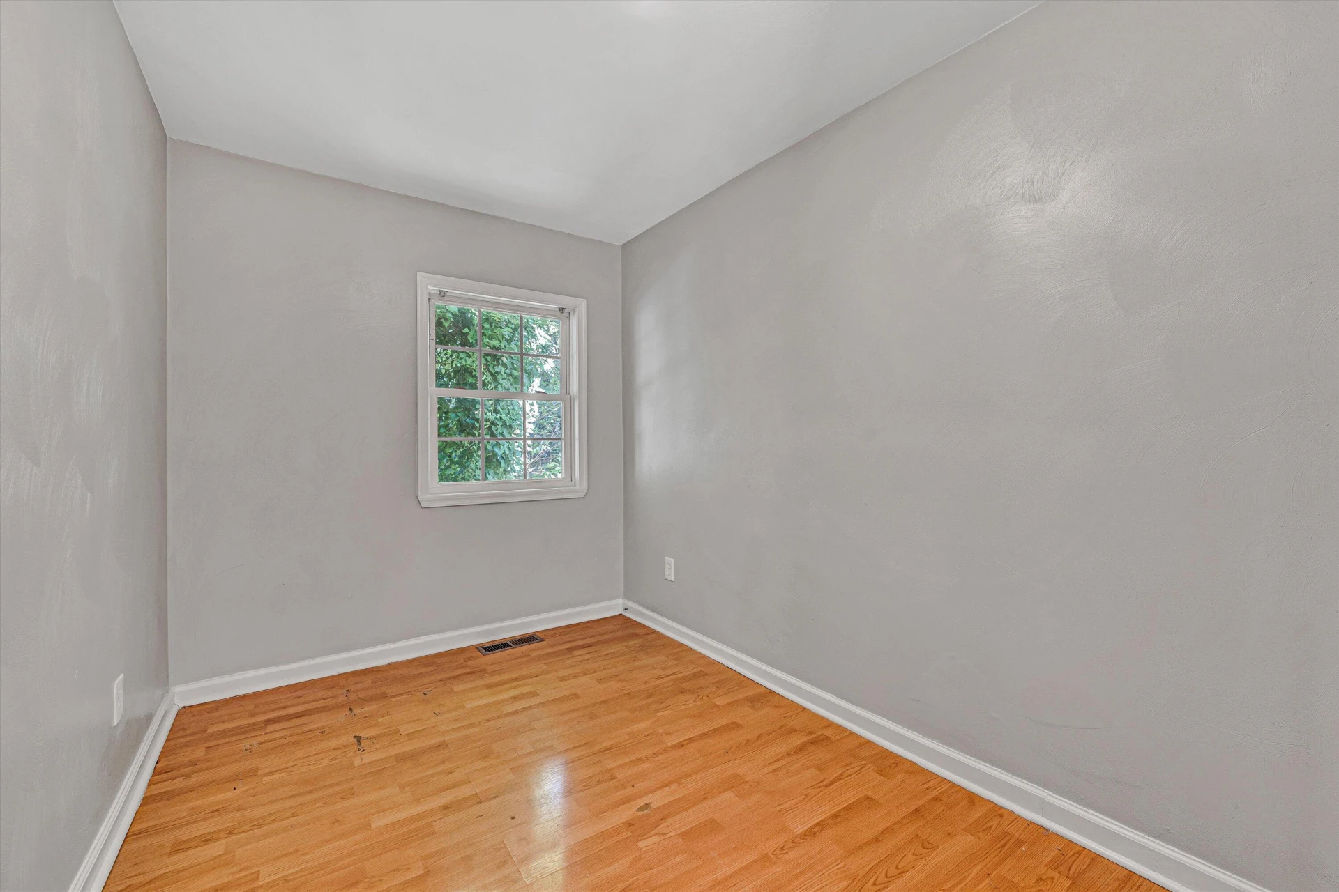 1130 Van Buren ST - Photo 15