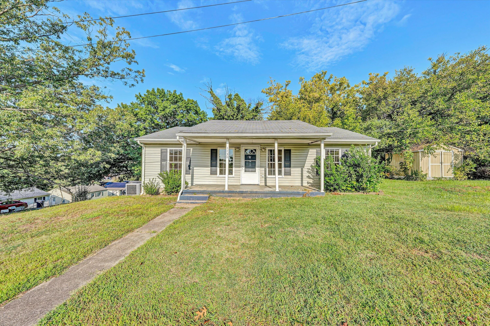 1130 Van Buren ST - Photo 2