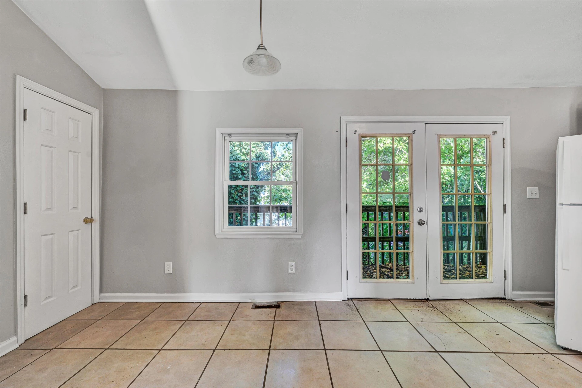 1130 Van Buren ST - Photo 8