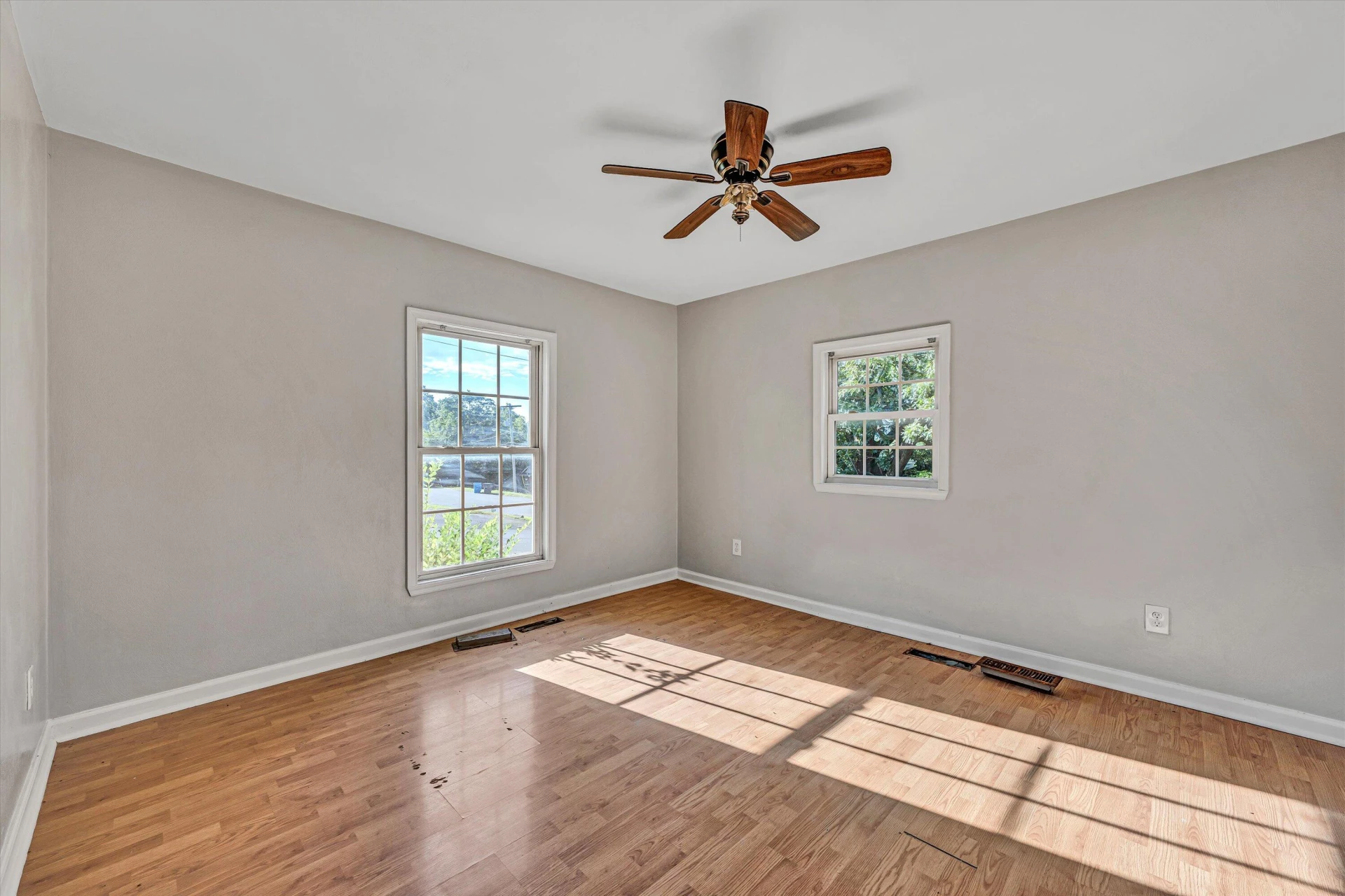 1130 Van Buren ST - Photo 9