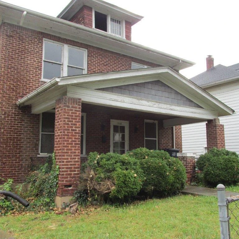 1302 Hanover AVE - Photo 2