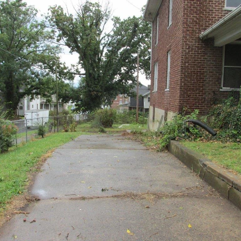 1302 Hanover AVE - Photo 3