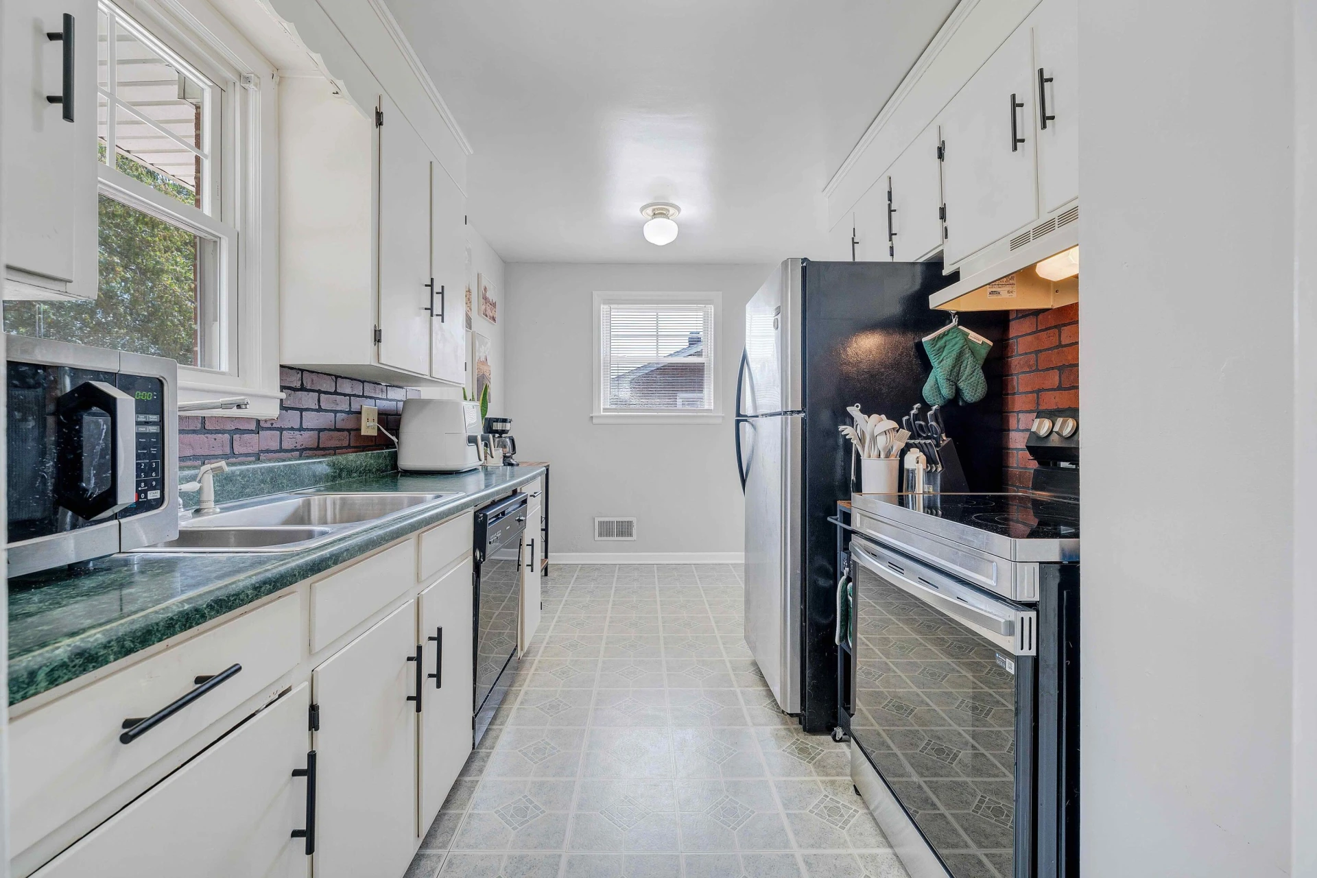 2817 Bradley ST - Photo 21