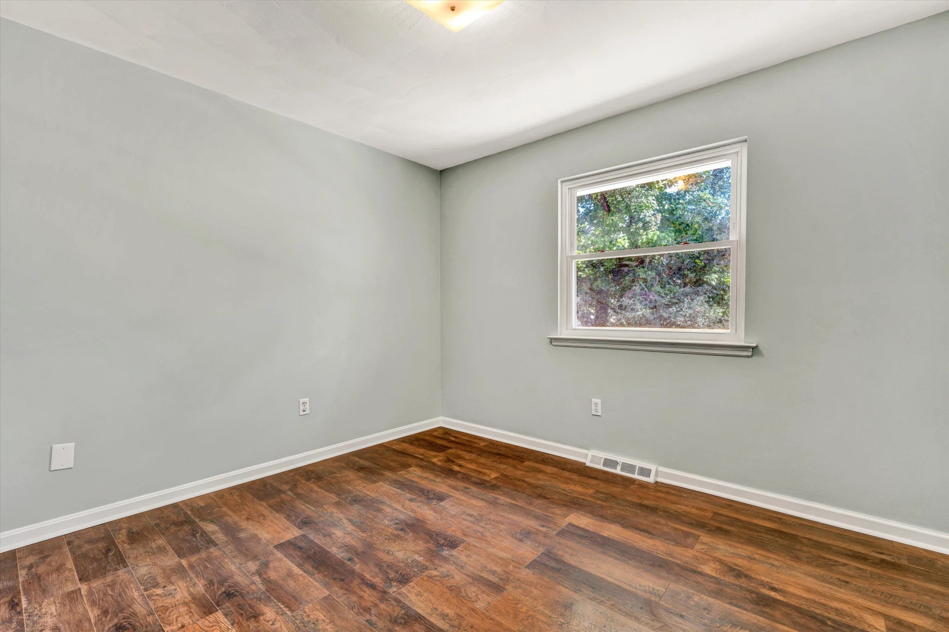 845 Pinewood DR - Photo 16