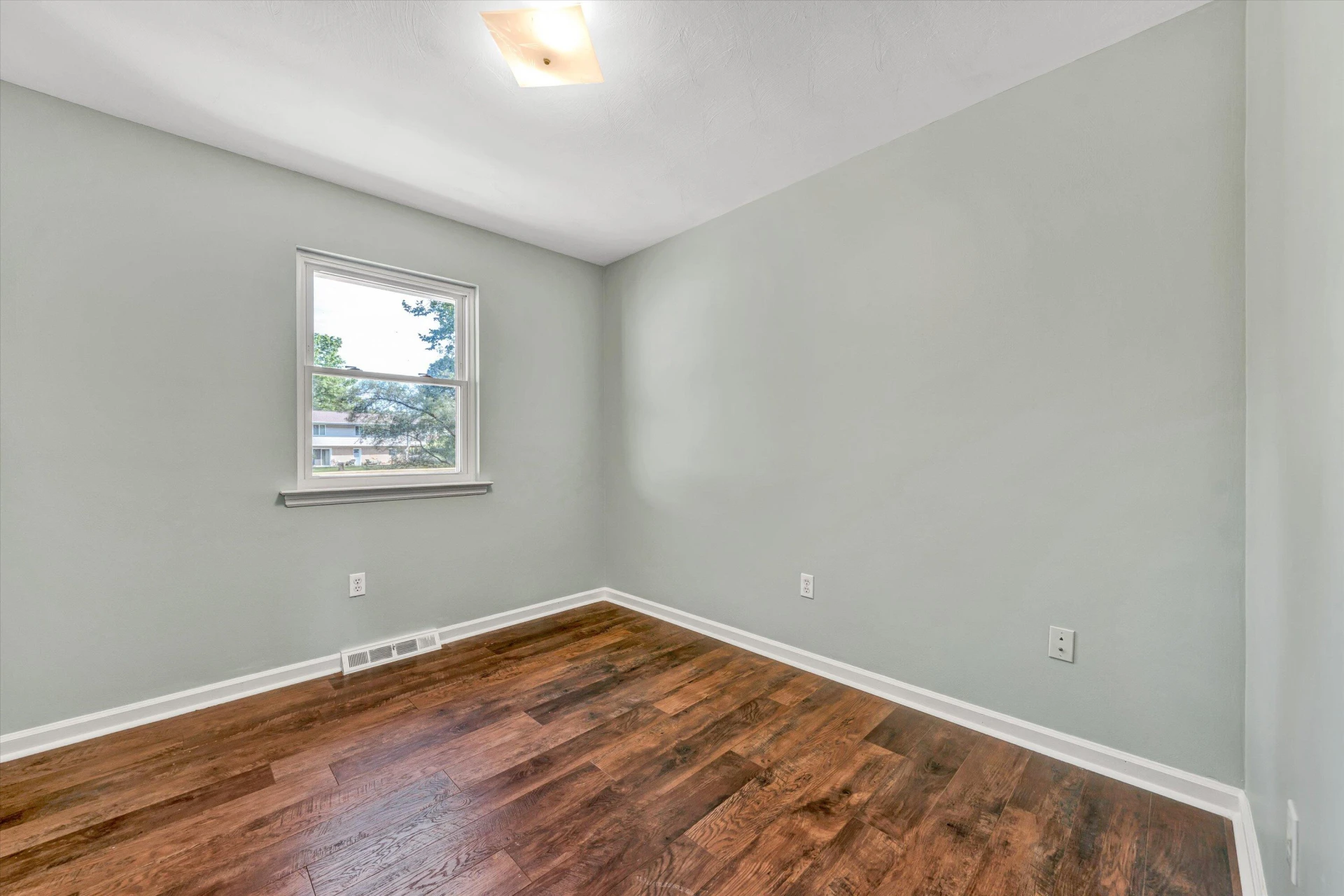 845 Pinewood DR - Photo 17