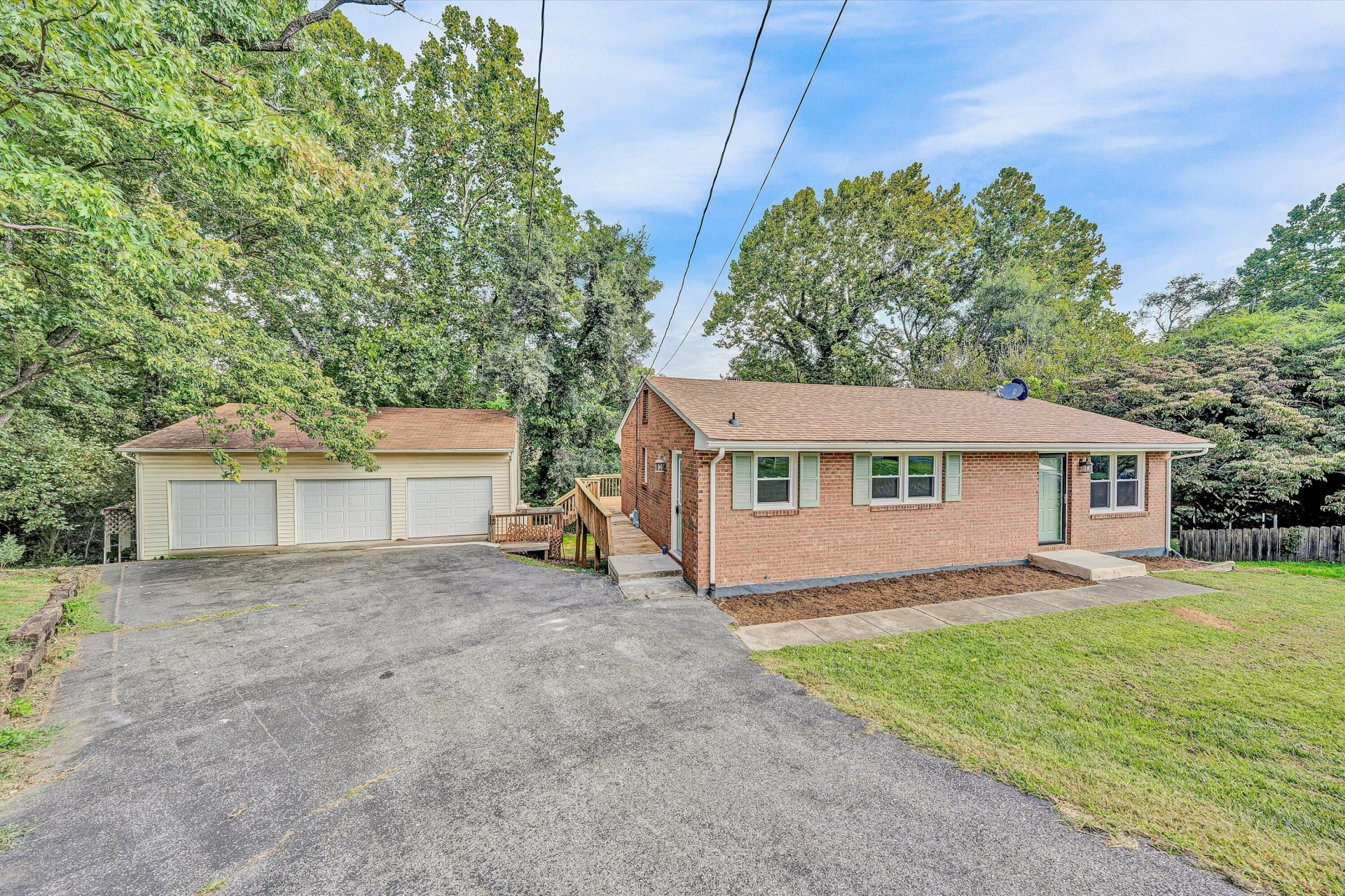 845 Pinewood DR - Photo 3