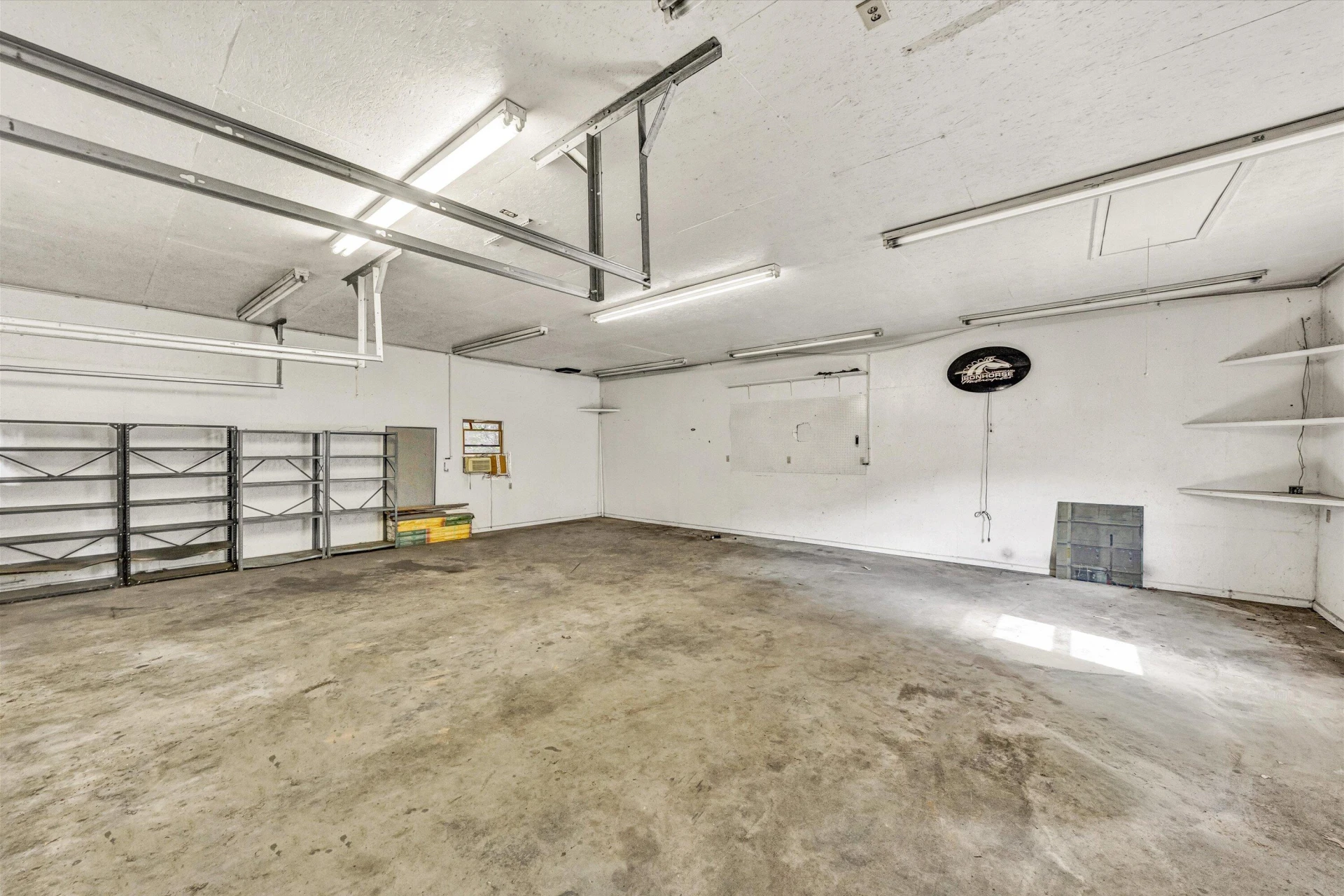 845 Pinewood DR - Photo 32