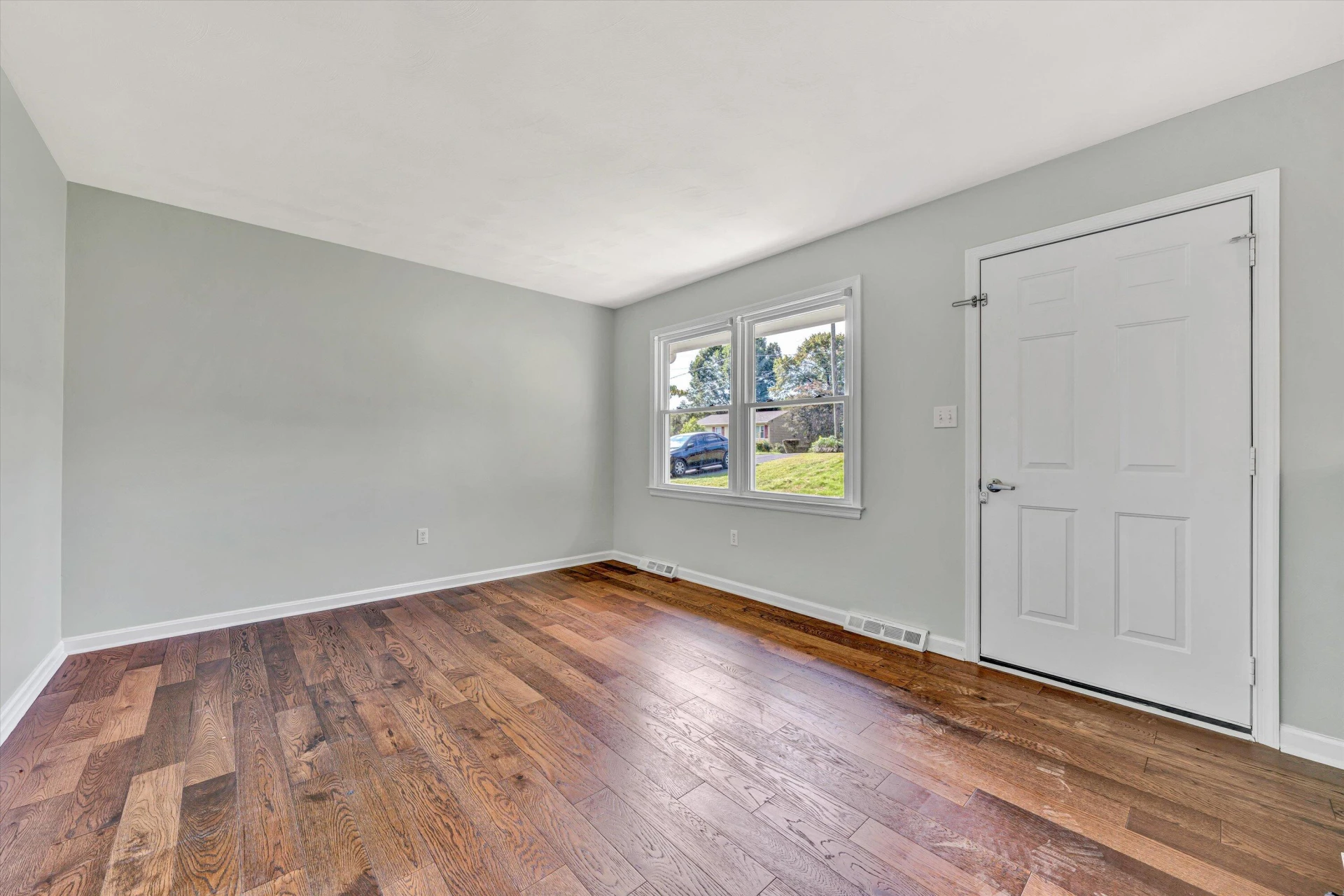 845 Pinewood DR - Photo 6