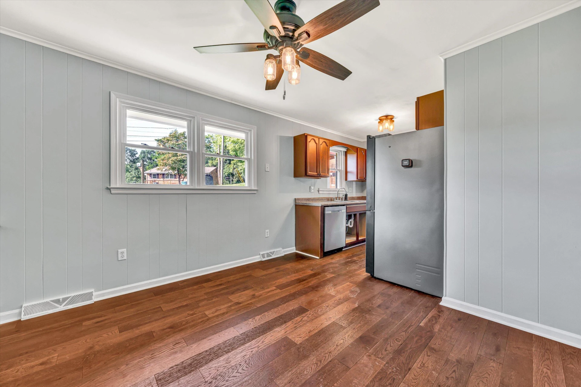 845 Pinewood DR - Photo 8