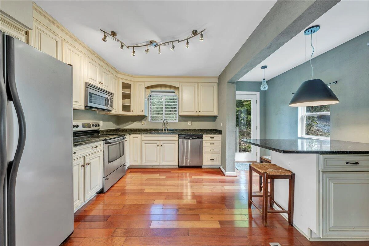3121 Corbieshaw RD - Photo 9