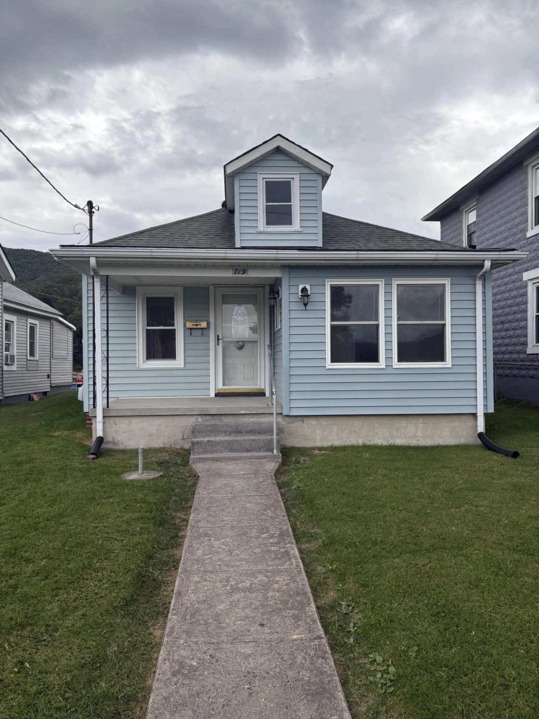 719 Pocahontas AVE
