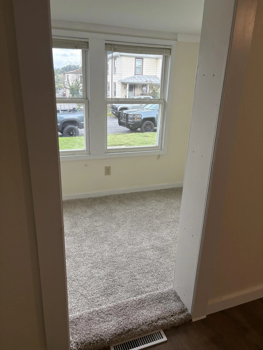 719 Pocahontas AVE - Photo 7