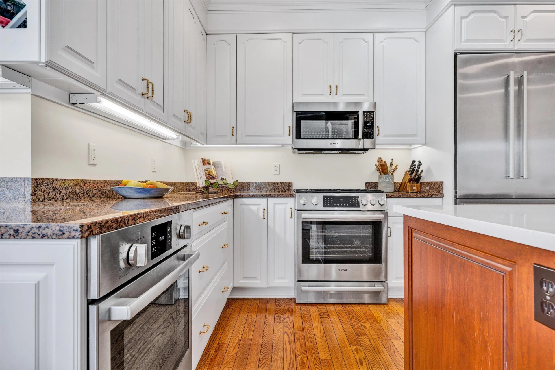 3362 Kingsbury CIR - Photo 21