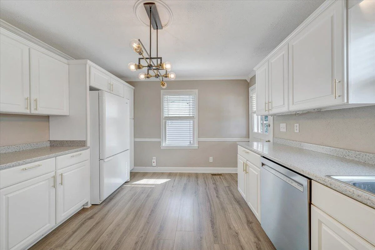 2324 Berkley AVE - Photo 16