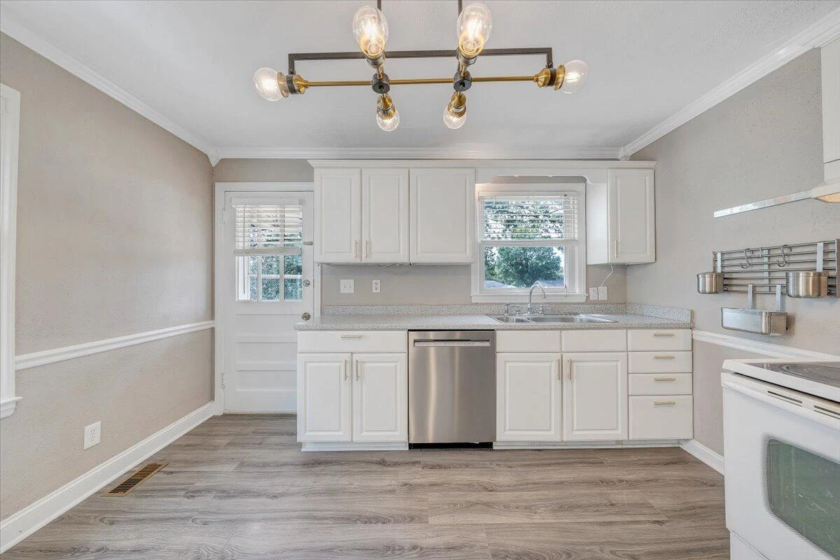 2324 Berkley AVE - Photo 17