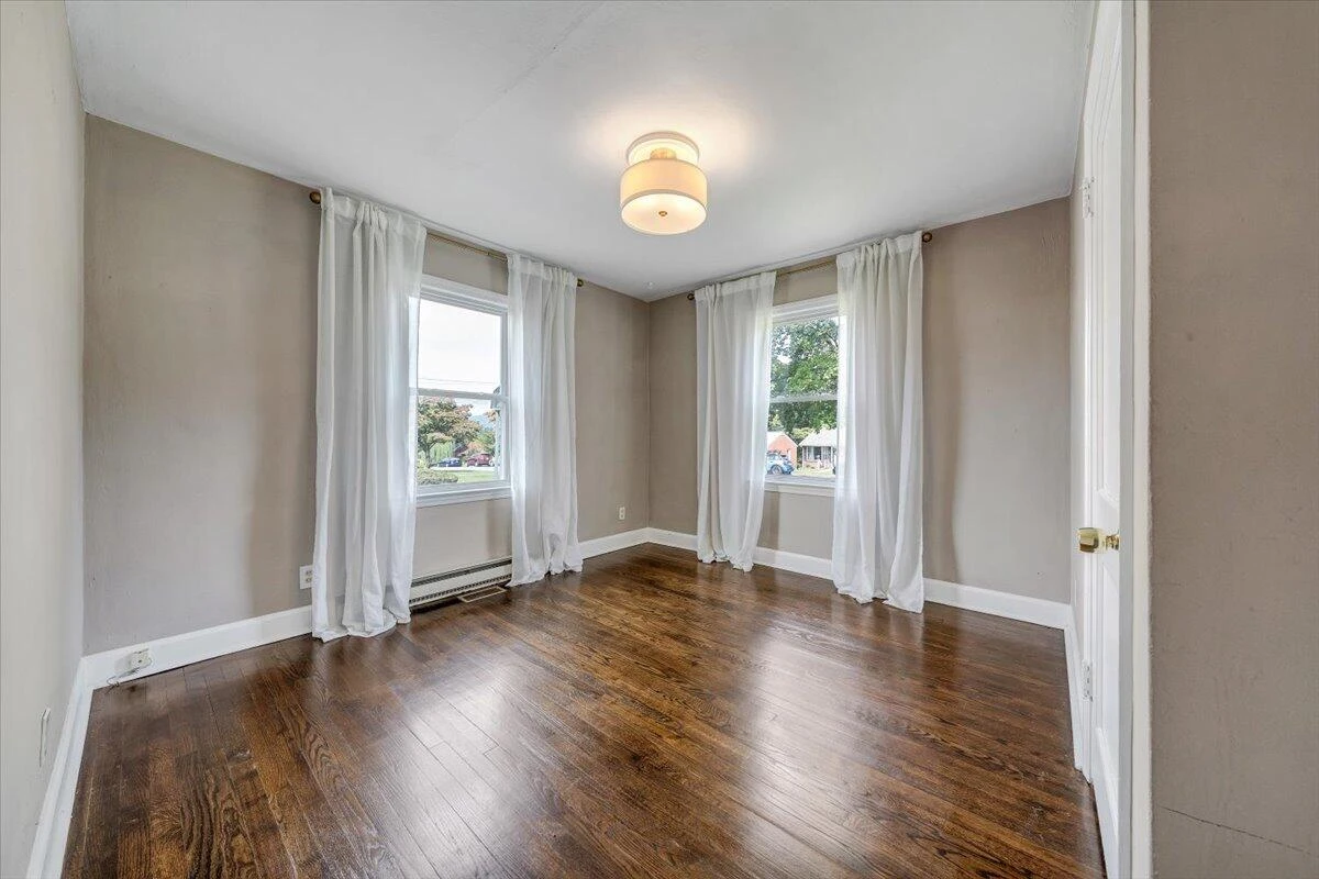 2324 Berkley AVE - Photo 19
