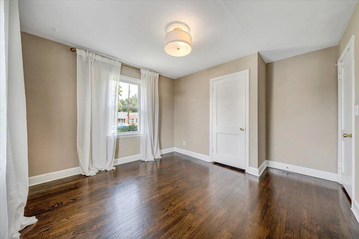 2324 Berkley AVE - Photo 20