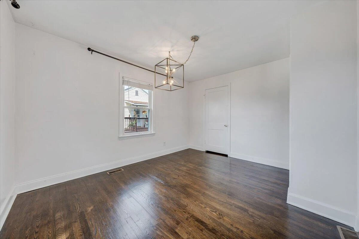 2324 Berkley AVE - Photo 23