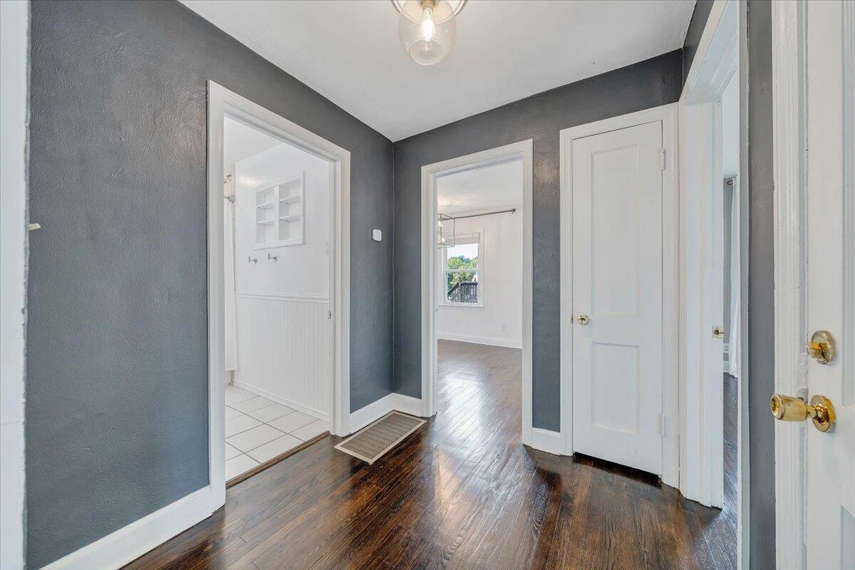 2324 Berkley AVE - Photo 24