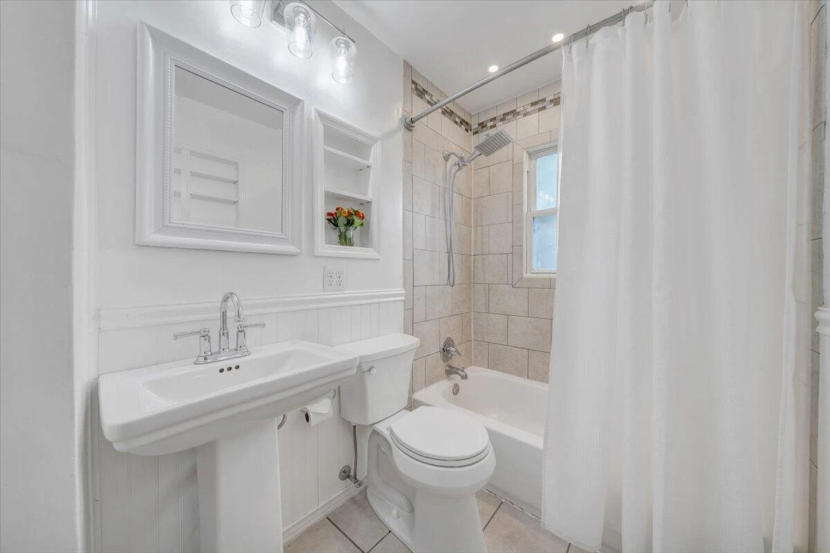 2324 Berkley AVE - Photo 25