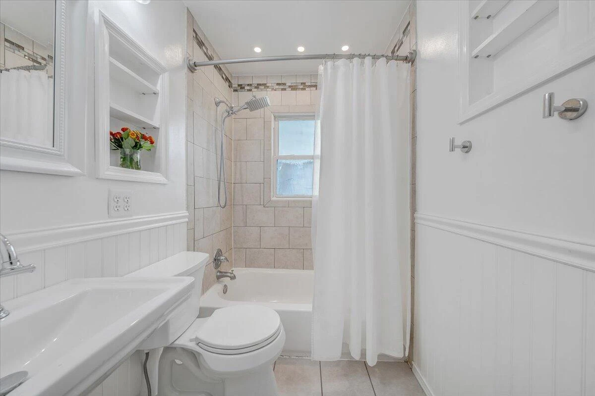 2324 Berkley AVE - Photo 26