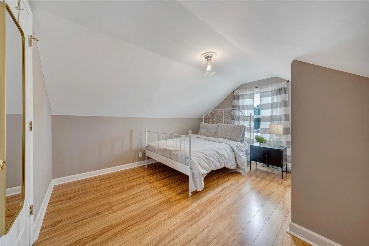 2324 Berkley AVE - Photo 27