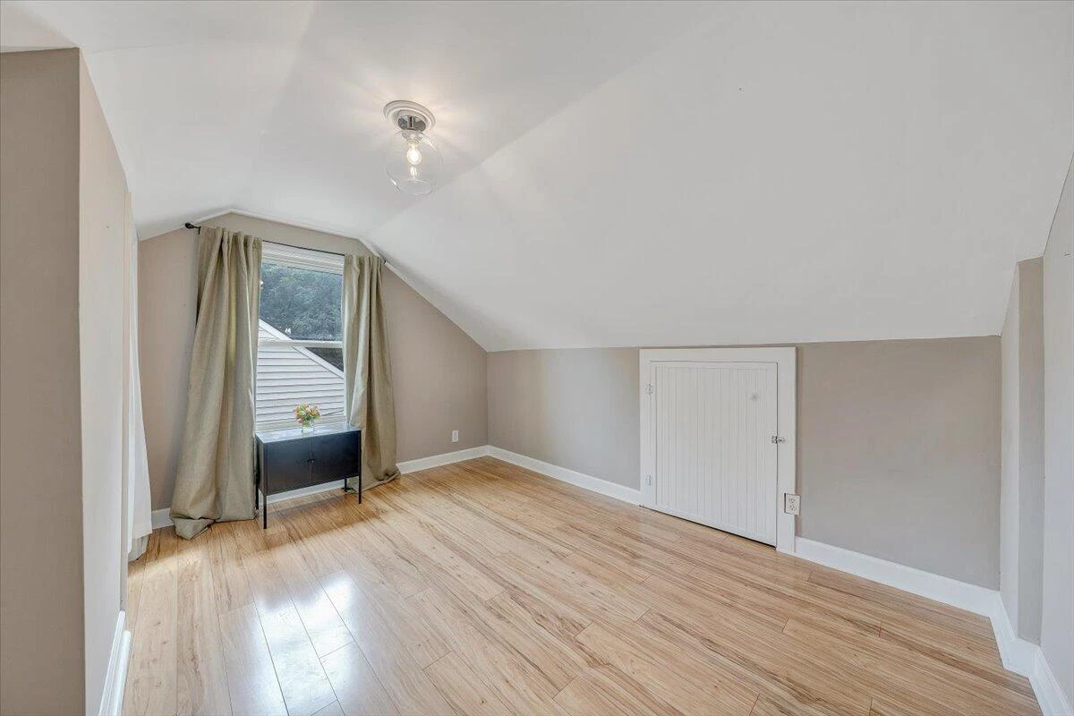 2324 Berkley AVE - Photo 29