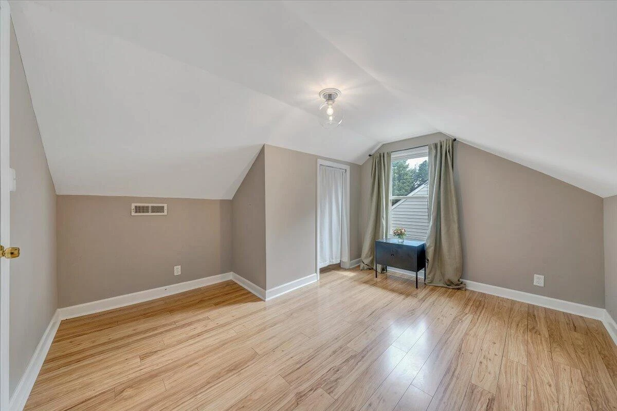 2324 Berkley AVE - Photo 30