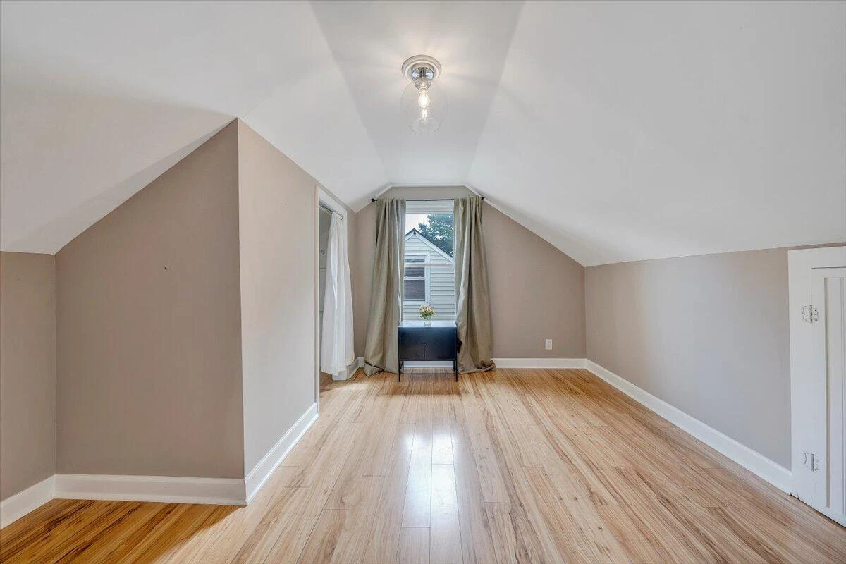 2324 Berkley AVE - Photo 32