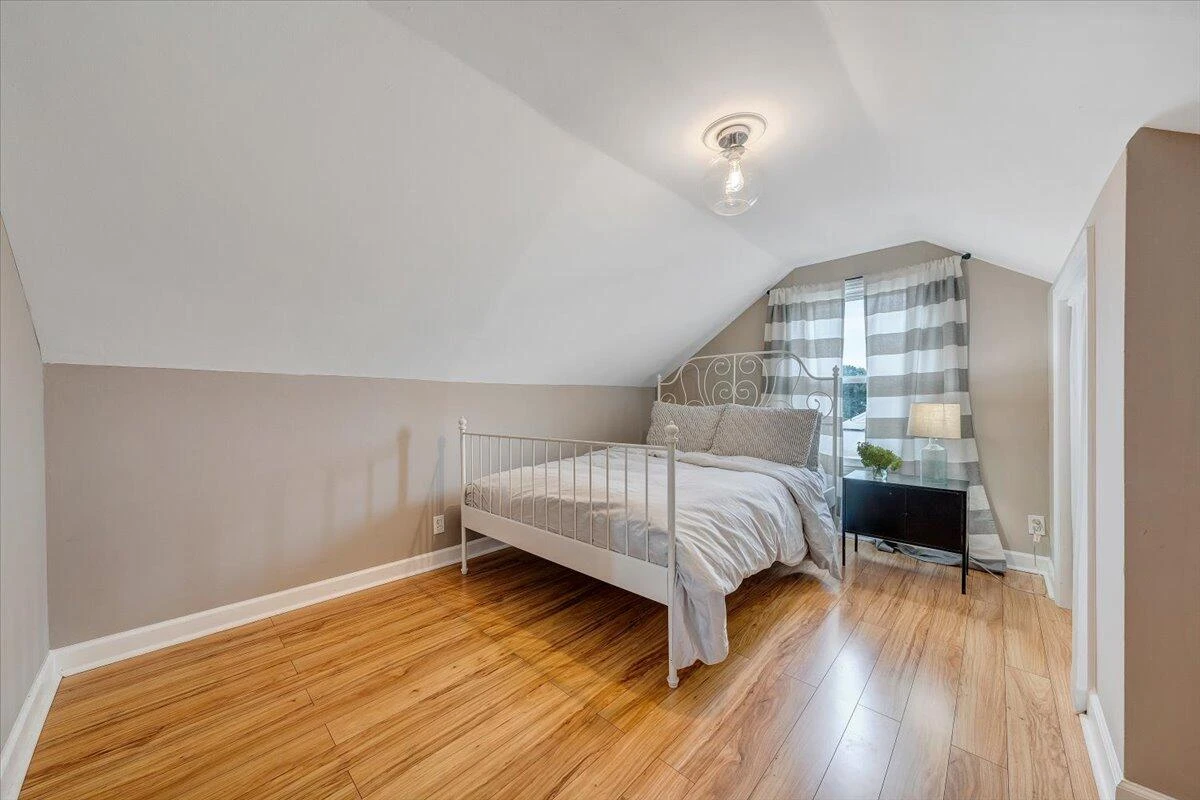 2324 Berkley AVE - Photo 33