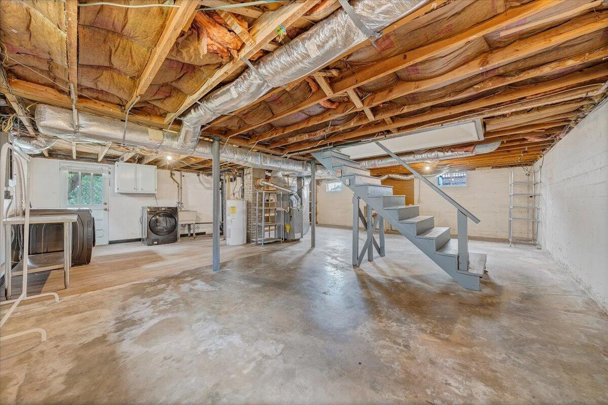 2324 Berkley AVE - Photo 34