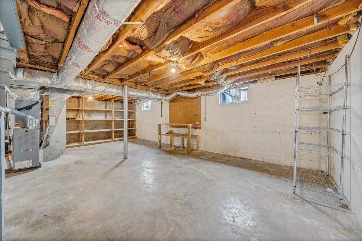 2324 Berkley AVE - Photo 36