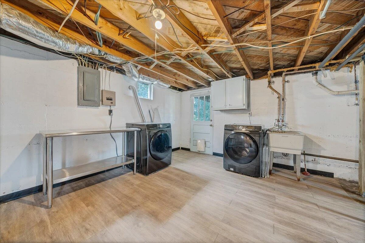 2324 Berkley AVE - Photo 38