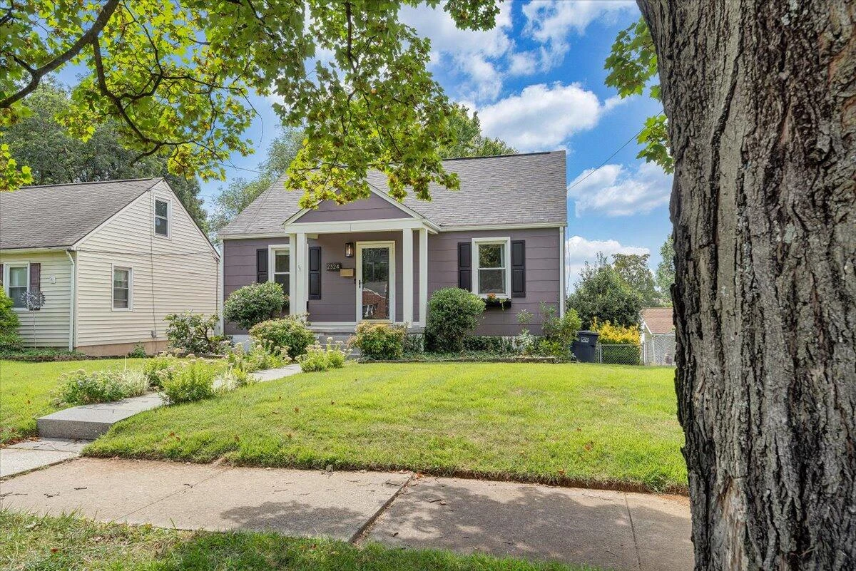 2324 Berkley AVE - Photo 41