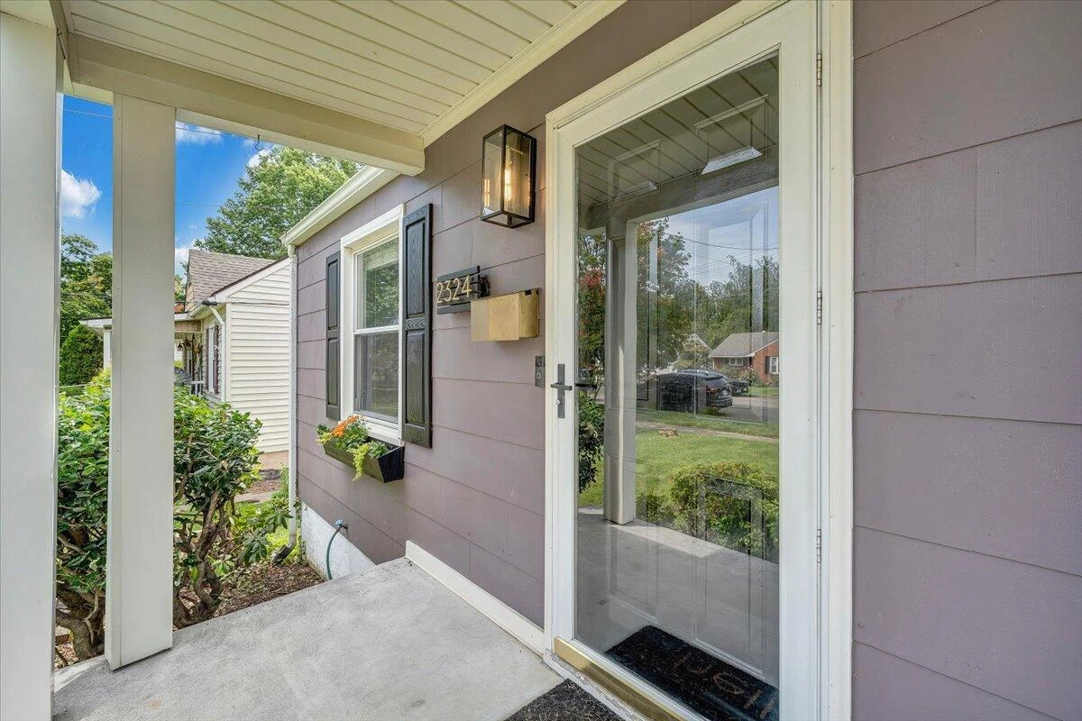 2324 Berkley AVE - Photo 45