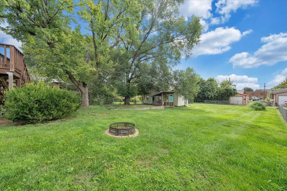 2324 Berkley AVE - Photo 48