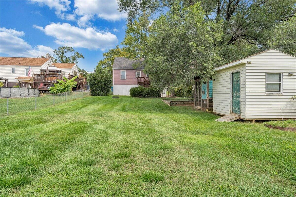 2324 Berkley AVE - Photo 51