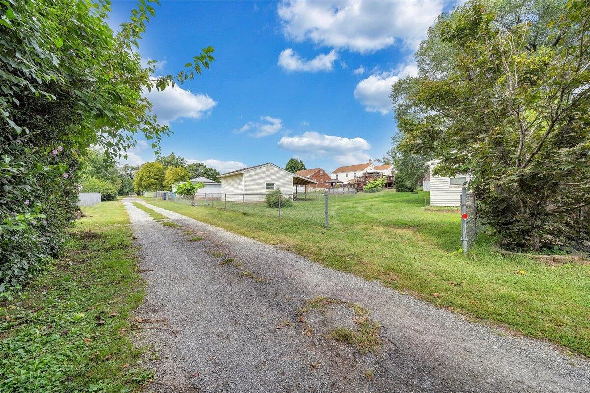 2324 Berkley AVE - Photo 52