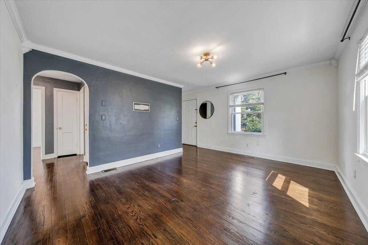 2324 Berkley AVE - Photo 9