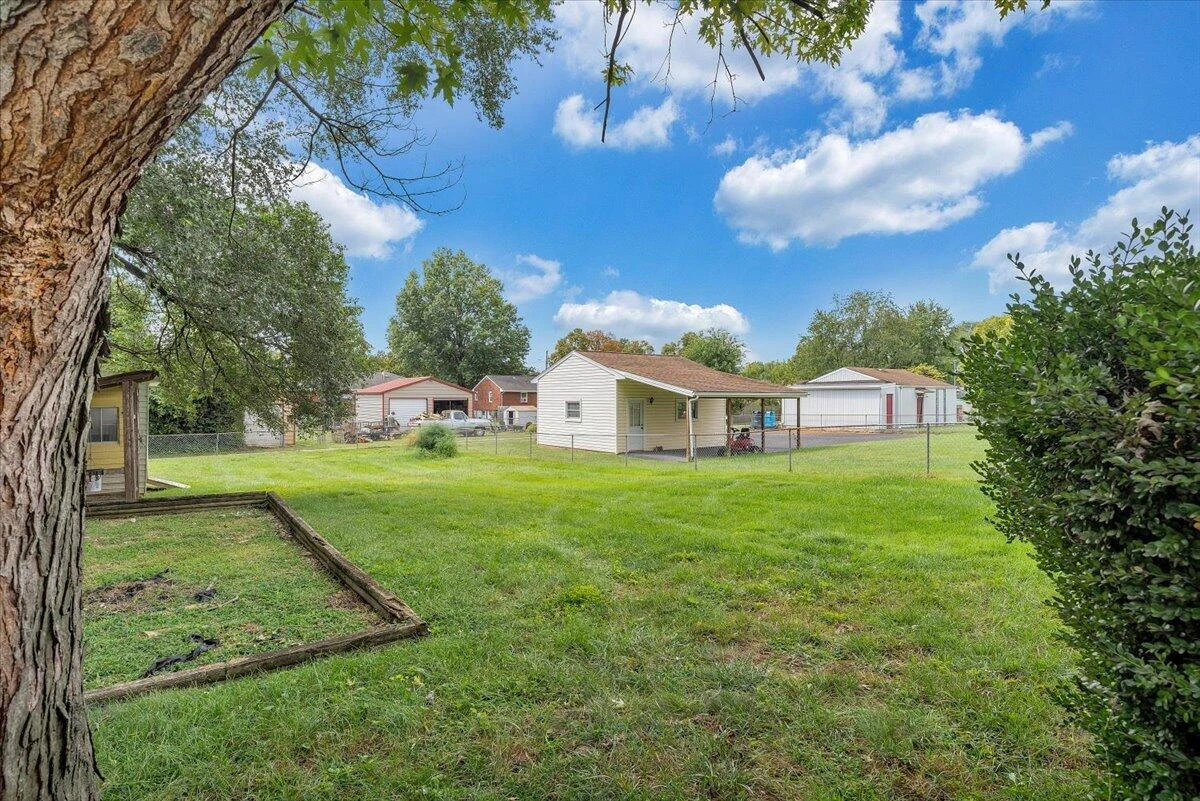 2324 Berkley AVE - Photo 55
