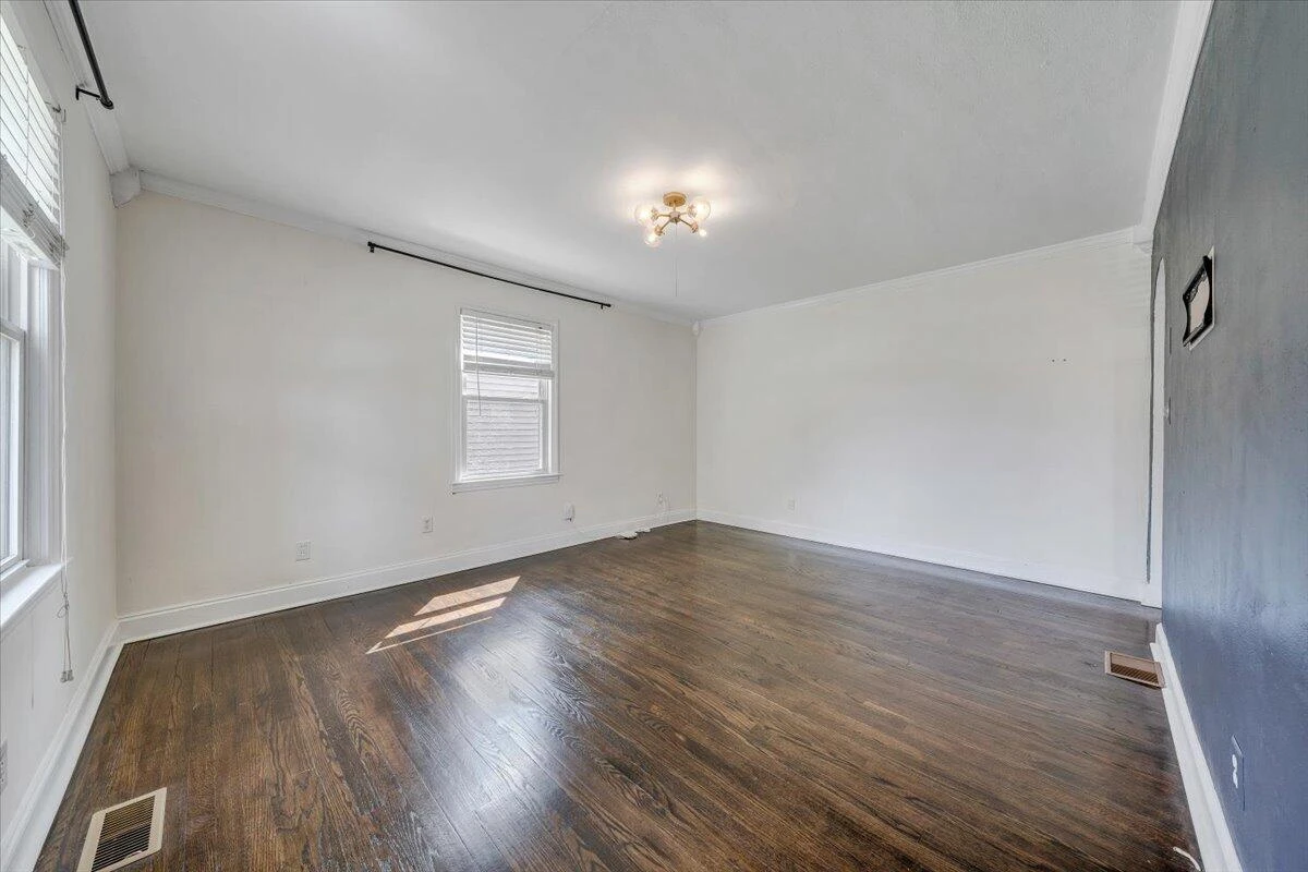 2324 Berkley AVE - Photo 11