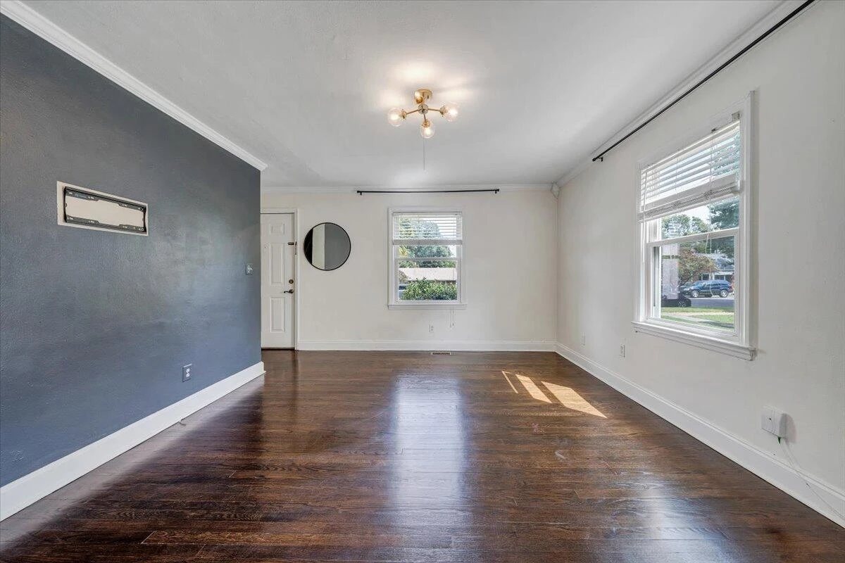 2324 Berkley AVE - Photo 12