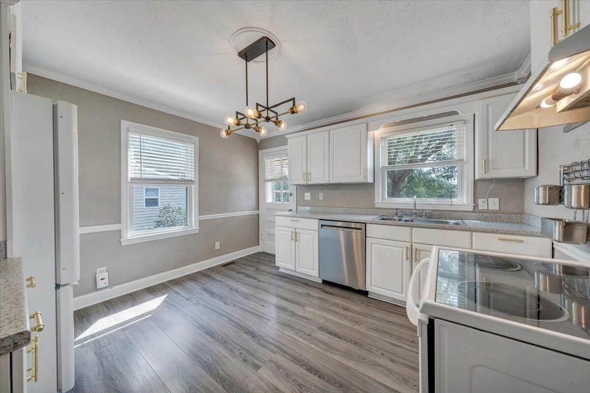 2324 Berkley AVE - Photo 13