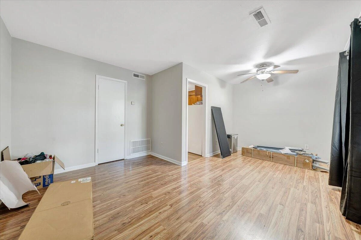 718 Windsor AVE #1-4 - Photo 3